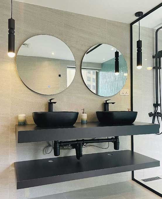 Moderner Doppelwaschtisch mit runden Spiegeln